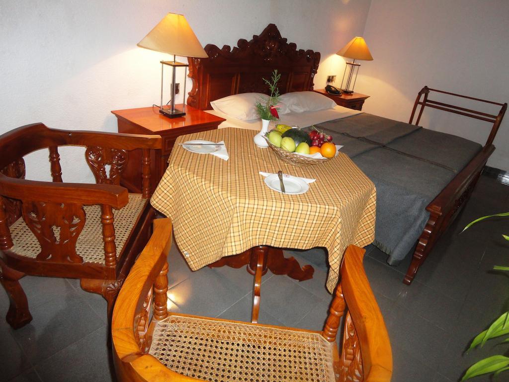 Hotel Country Comfort Ела Екстериор снимка