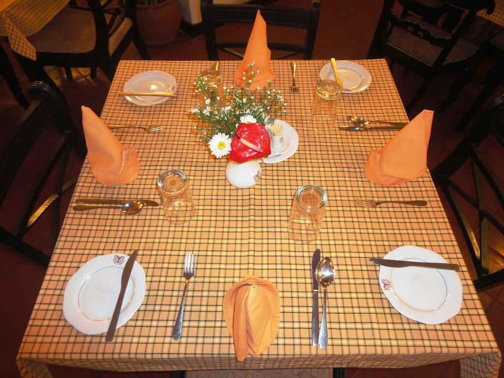 Hotel Country Comfort Ела Екстериор снимка