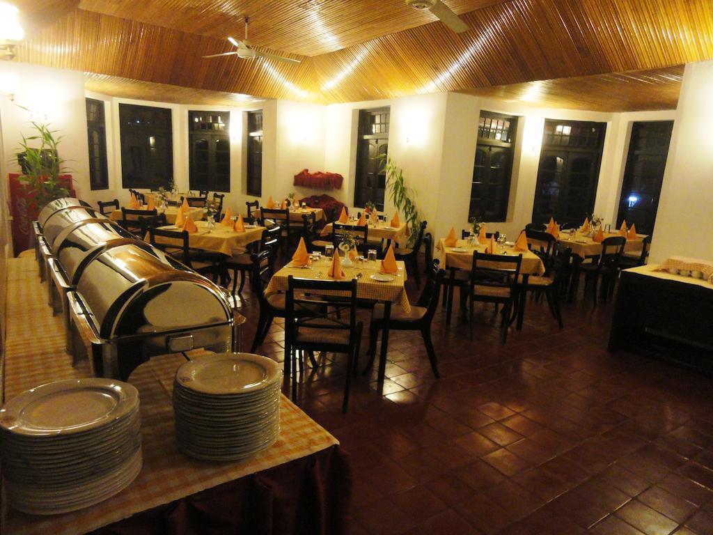 Hotel Country Comfort Ела Екстериор снимка
